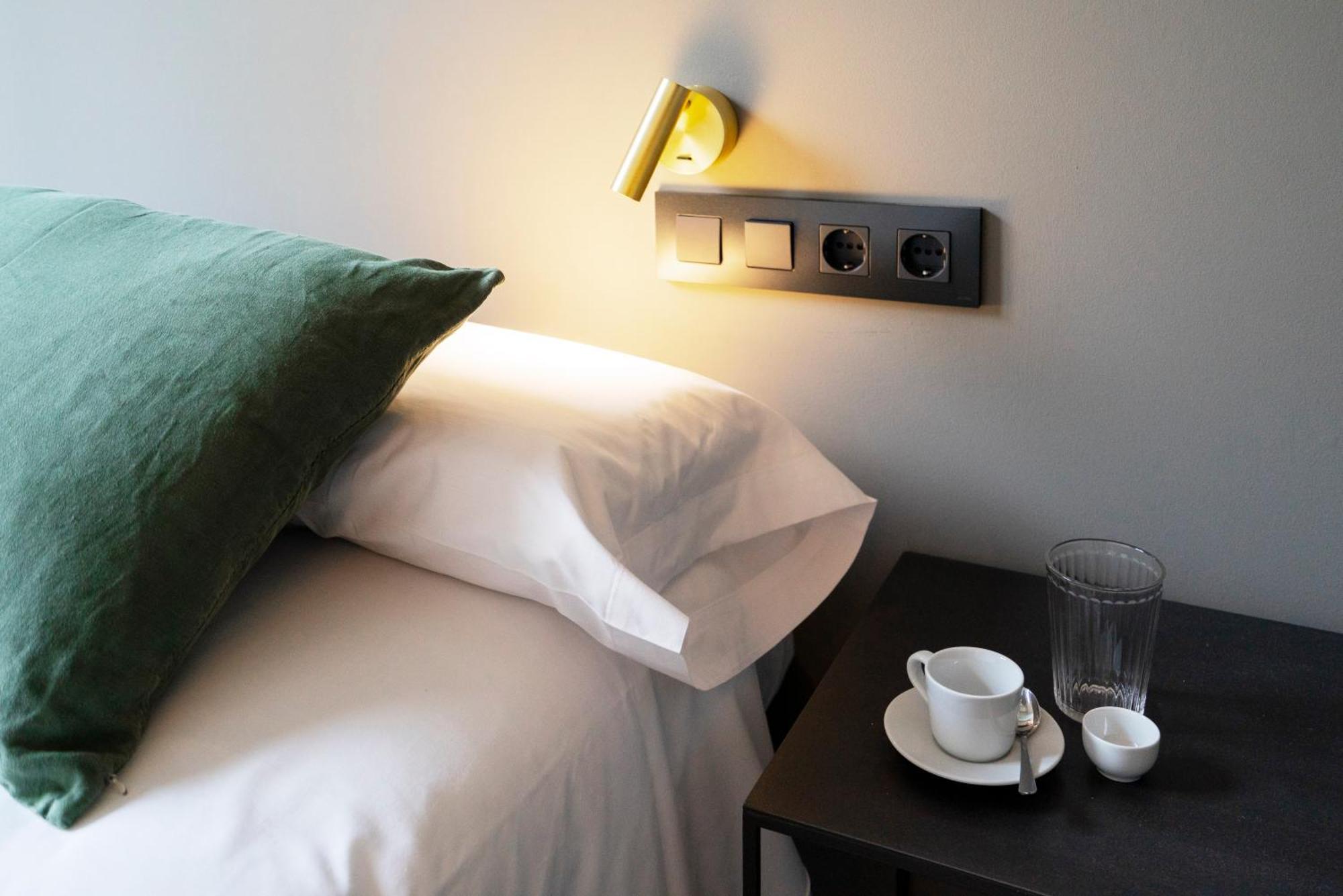 Hostal Porxos Garden Барселона Екстериор снимка